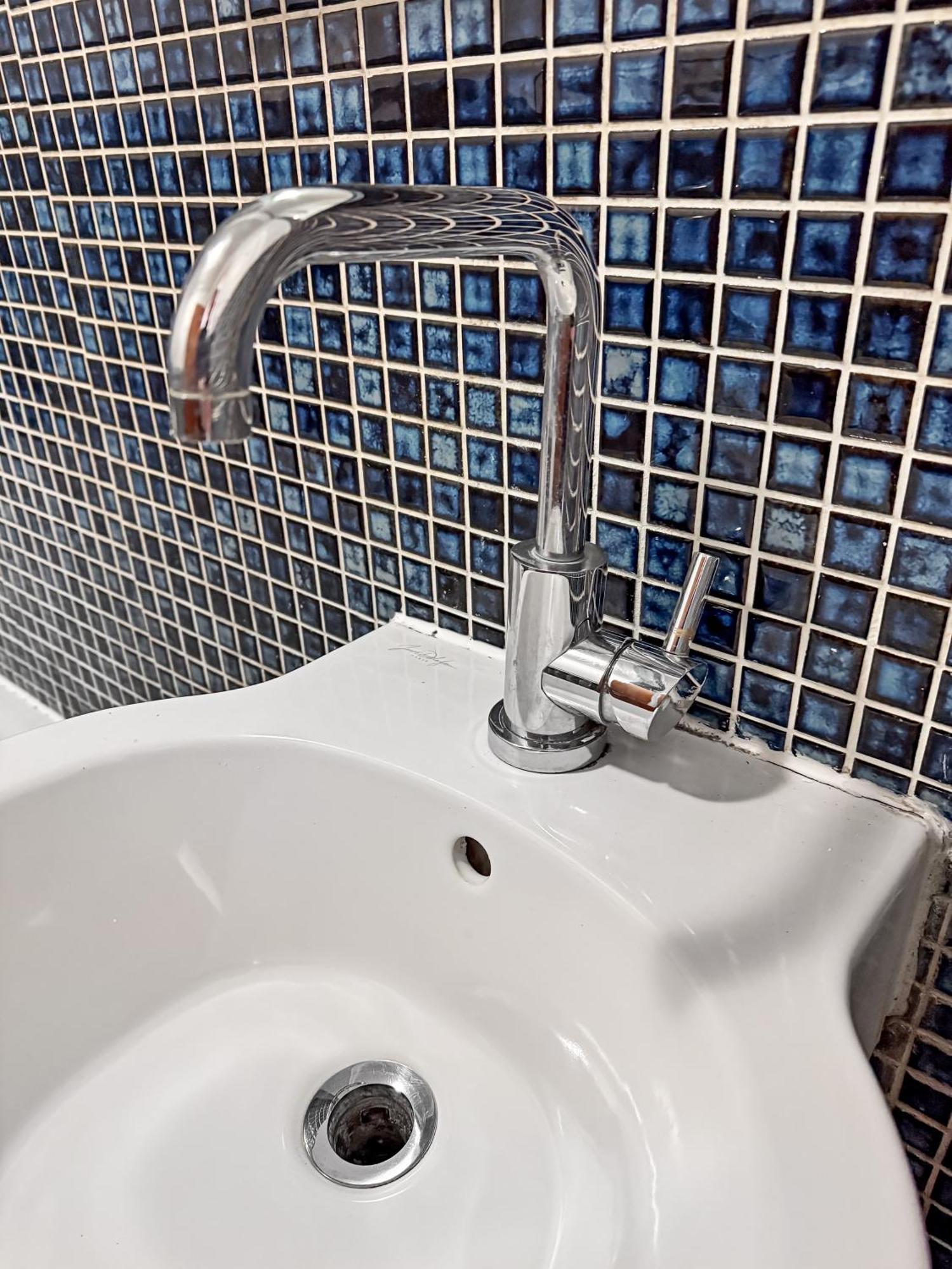 Apartamento Stylish Town Centre Apartment, Allocated Free Parking Space, High Street, Modern Decor, Juliet Balcony, Walking Distance To Station Metropolitan Line *