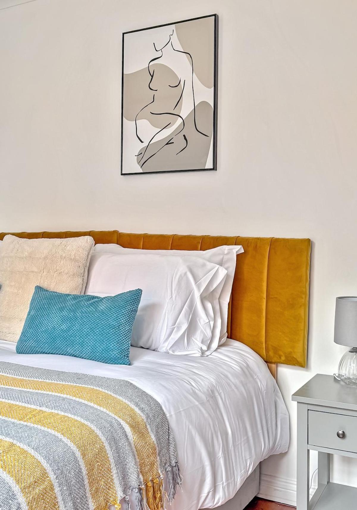 Apartamento Stylish Town Centre Apartment, Allocated Free Parking Space, High Street, Modern Decor, Juliet Balcony, Walking Distance To Station Metropolitan Line Rickmansworth